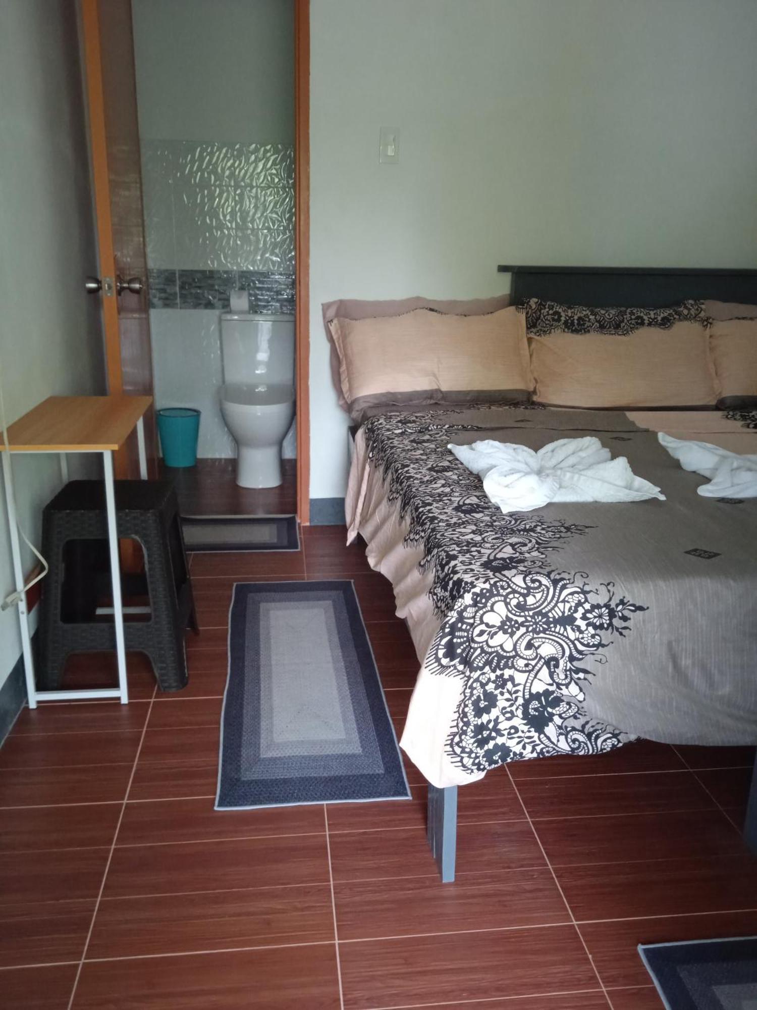 Sarah'S Garden Bnb & Spa Acomodação com café da manhã Clarin  Quarto foto